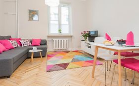 Delightful New Town Square Apartment